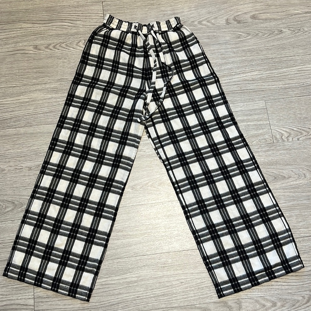 Black and White Plaid Pant with great quality! It won’t shrink after washing.